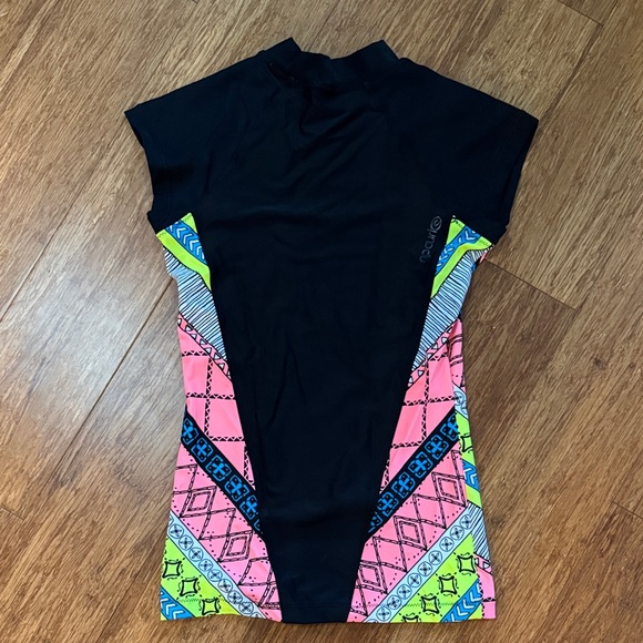Rip Curl Colorful Geometric Patterned Rash Guard - Picture 2 of 3